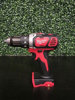 Milwaukee
M18 18V Lithium -lon Cordless 1/2 in. Drill Driver (Tool-Only)