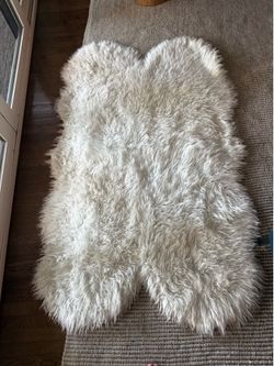 Sheepskin Rug (SAFAVIEH)