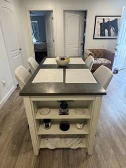 West elm 4pc dining room with accessories