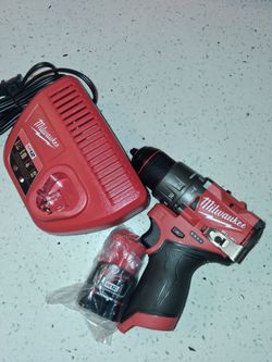 Milwaukee m12 fuel Hammer drill kit