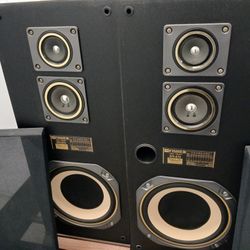 Fisher Vintage Speakers.. Call only 