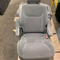 2006 Toyota Sienna Second Row Seats