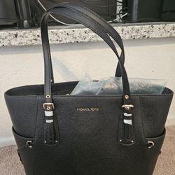 Michael Kors Voyager Purse