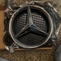 Led Mercedes’  Symbol