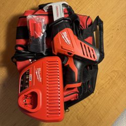 Milwaukee M12 12V Lithium-Ion HACKZALL Cordless Reciprocating Saw Kit with One 2.0Ah Battery, Charger and Tool Bag
