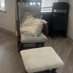 Wood Rocking Chair 