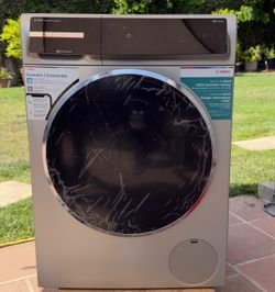 Bosch 800 Series Washer & Heat Pump Dryer Set - Open Box.    $3500  OBO