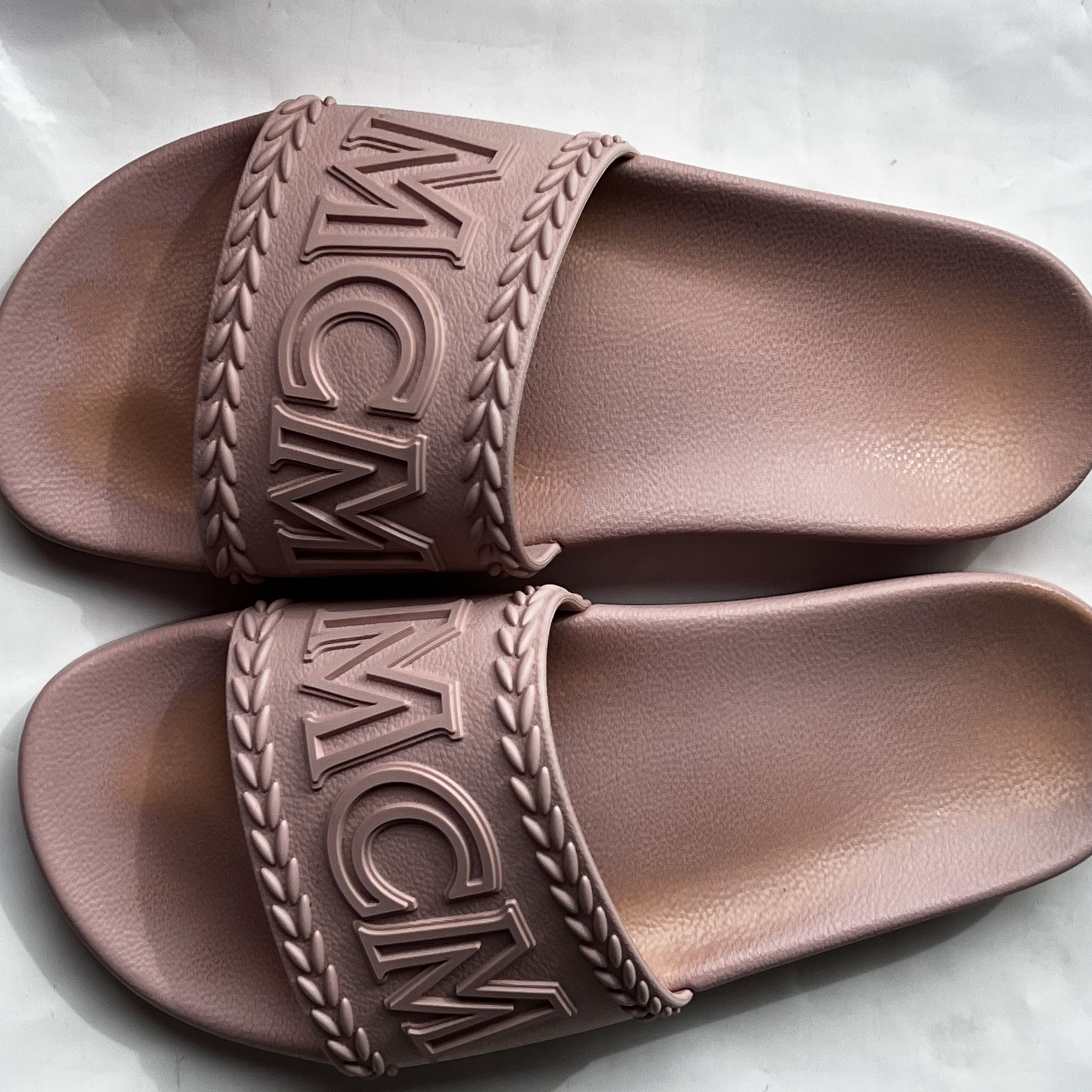 Mcm rose shop gold slides