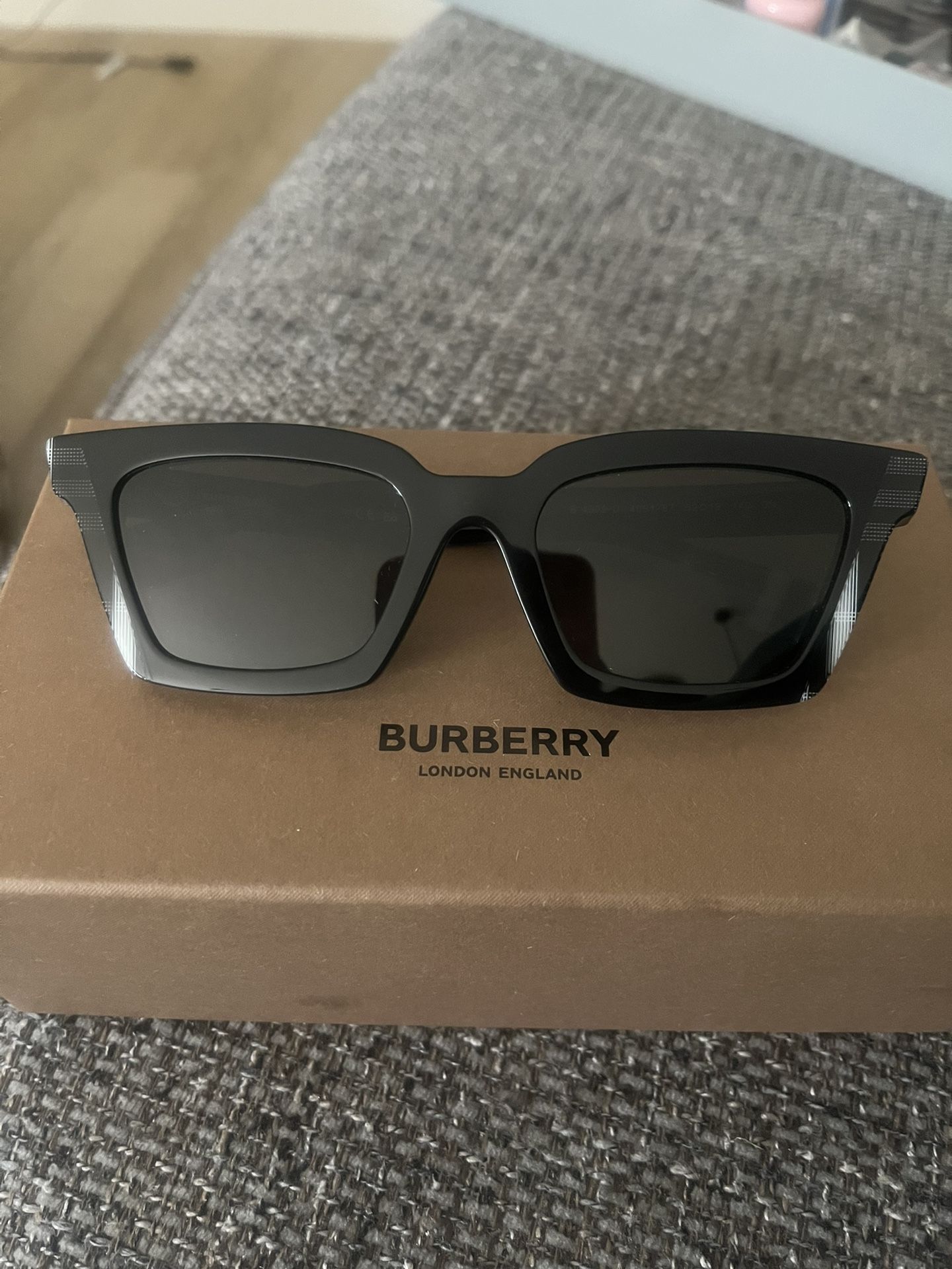 New In Box Burberry Briar Sunglasses