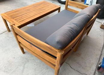 BRAND NEW SOFA WITH COFFE TABLE