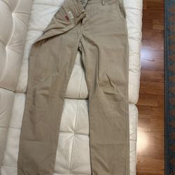 Levi Chino Pant