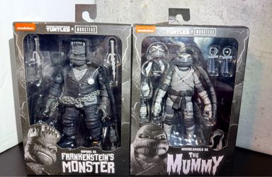 NECA TMNT x Universal Monsters – Black & White Edition 2-Figure Bundle