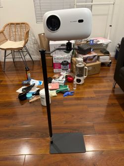 HD Projector with Stand – Great Condition