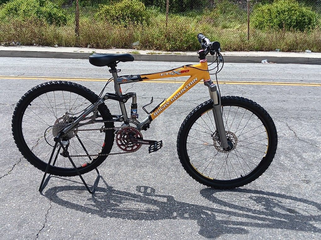 Full Suspensuon Mountain Bike Used Excellent Working Condition