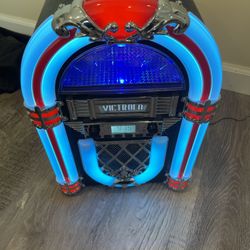 Victrola Nostalgic Wood Countertop Jukebox // working // portable jukebox