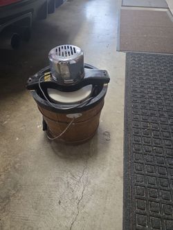 Ice cream maker