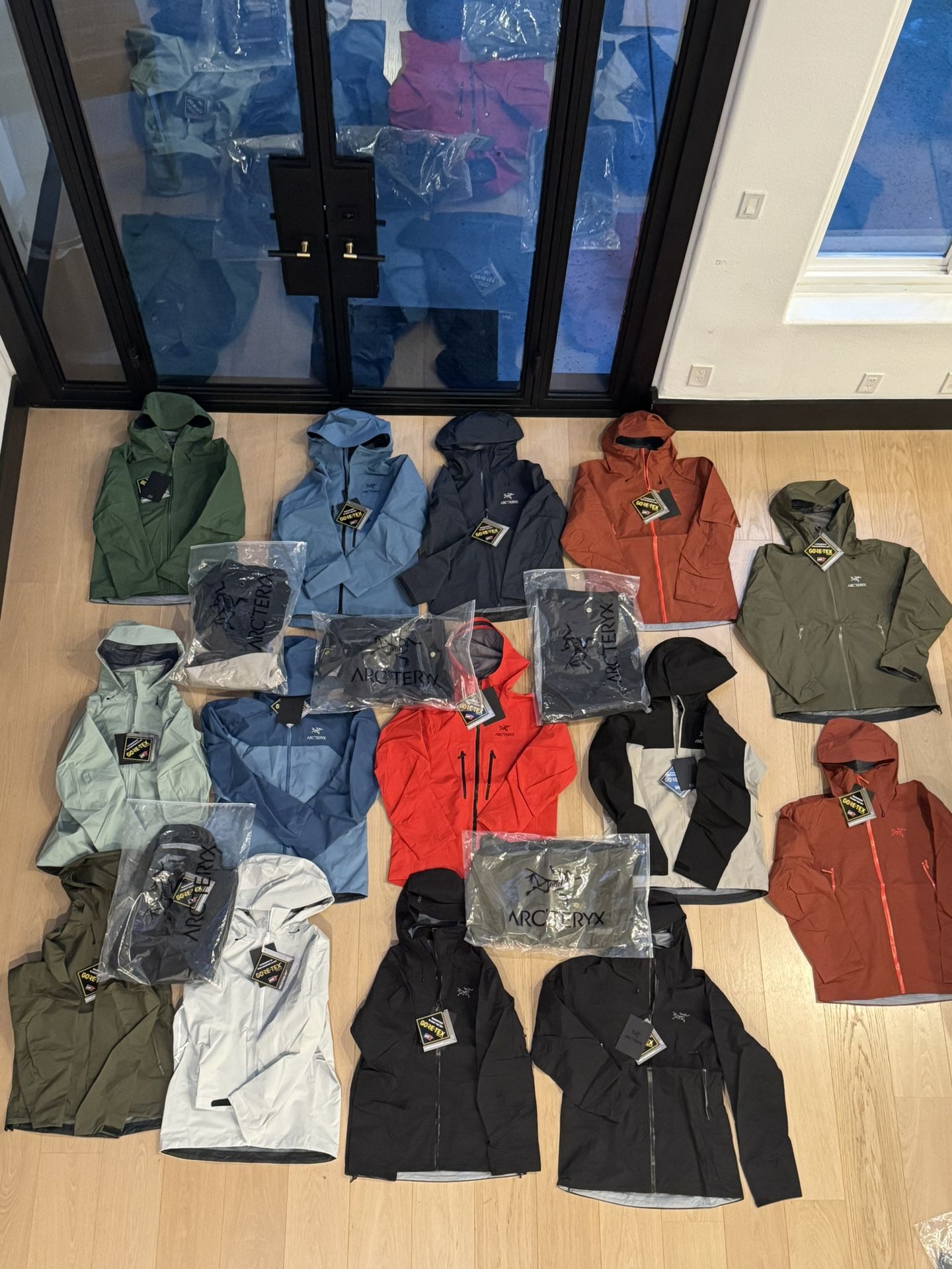 SELLING in Bulk Arc’teryx Jackets