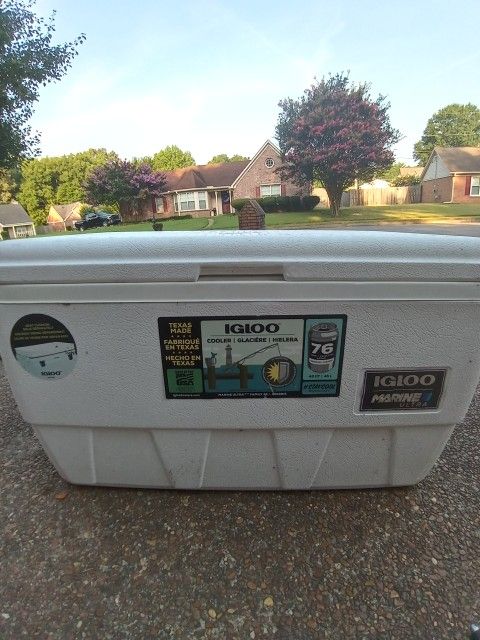 Igloo/Cooler, Marine Ultra: Holds 76 Cans. 26" L, 14" H,14" W. It's Got The Measurements In Inches & CM.