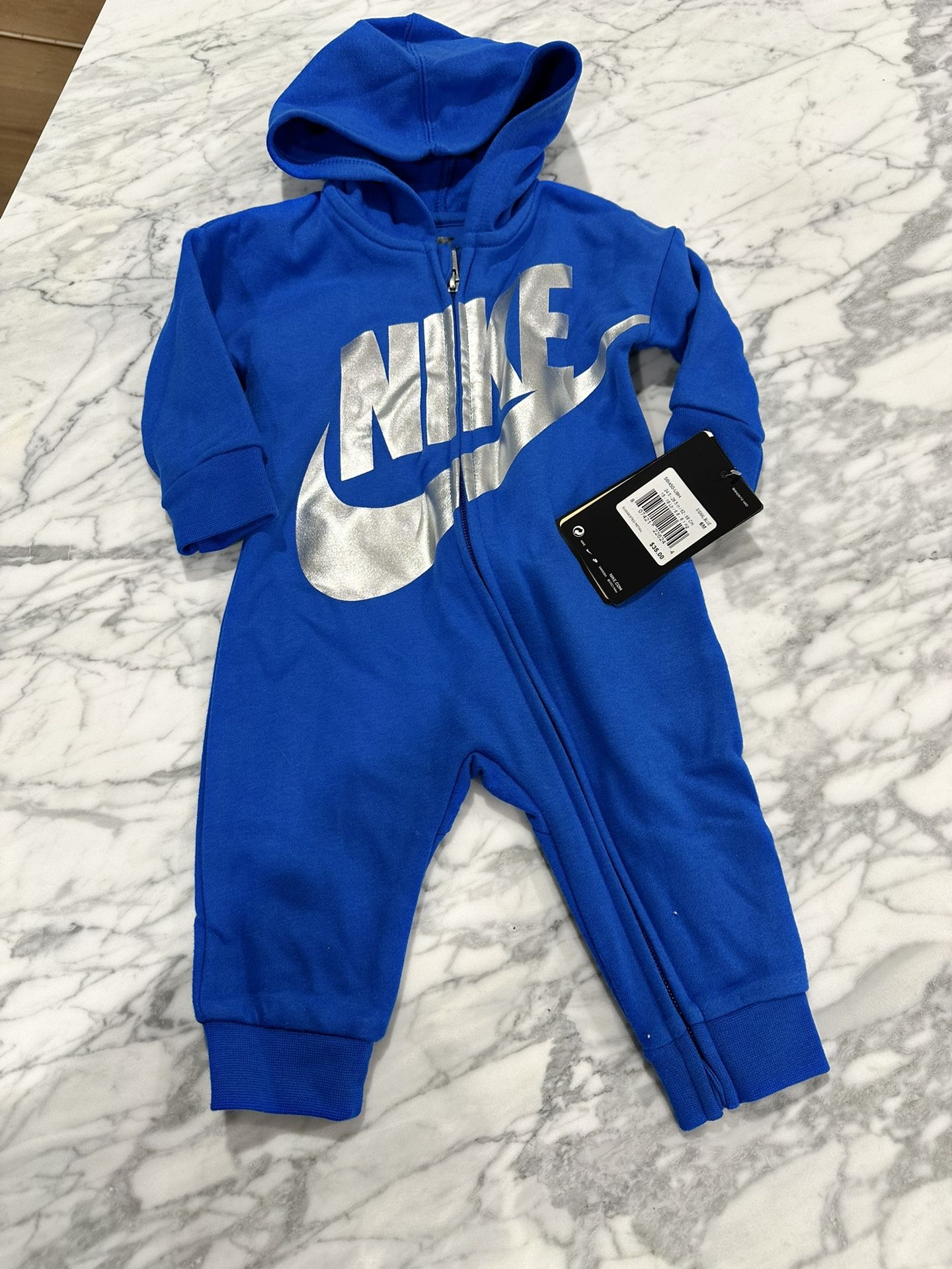 NWT Baby Nike Hooded Outfit Size 12 months Smoke free home