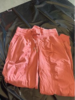 Lululemon joggers size 4