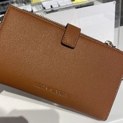 ✨NEW✨& Authentic Marc Jacobs Wallet in Smoked Almond