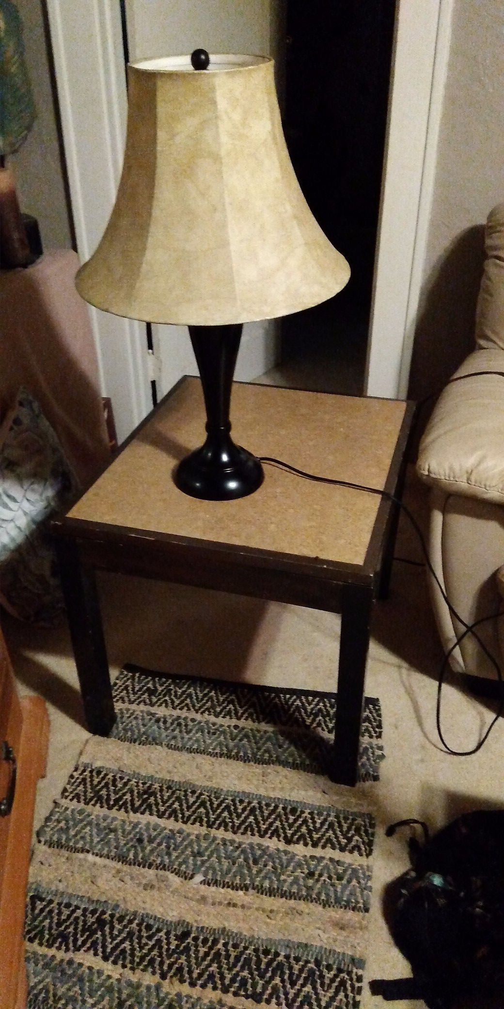 Matching lamp and side/end table.