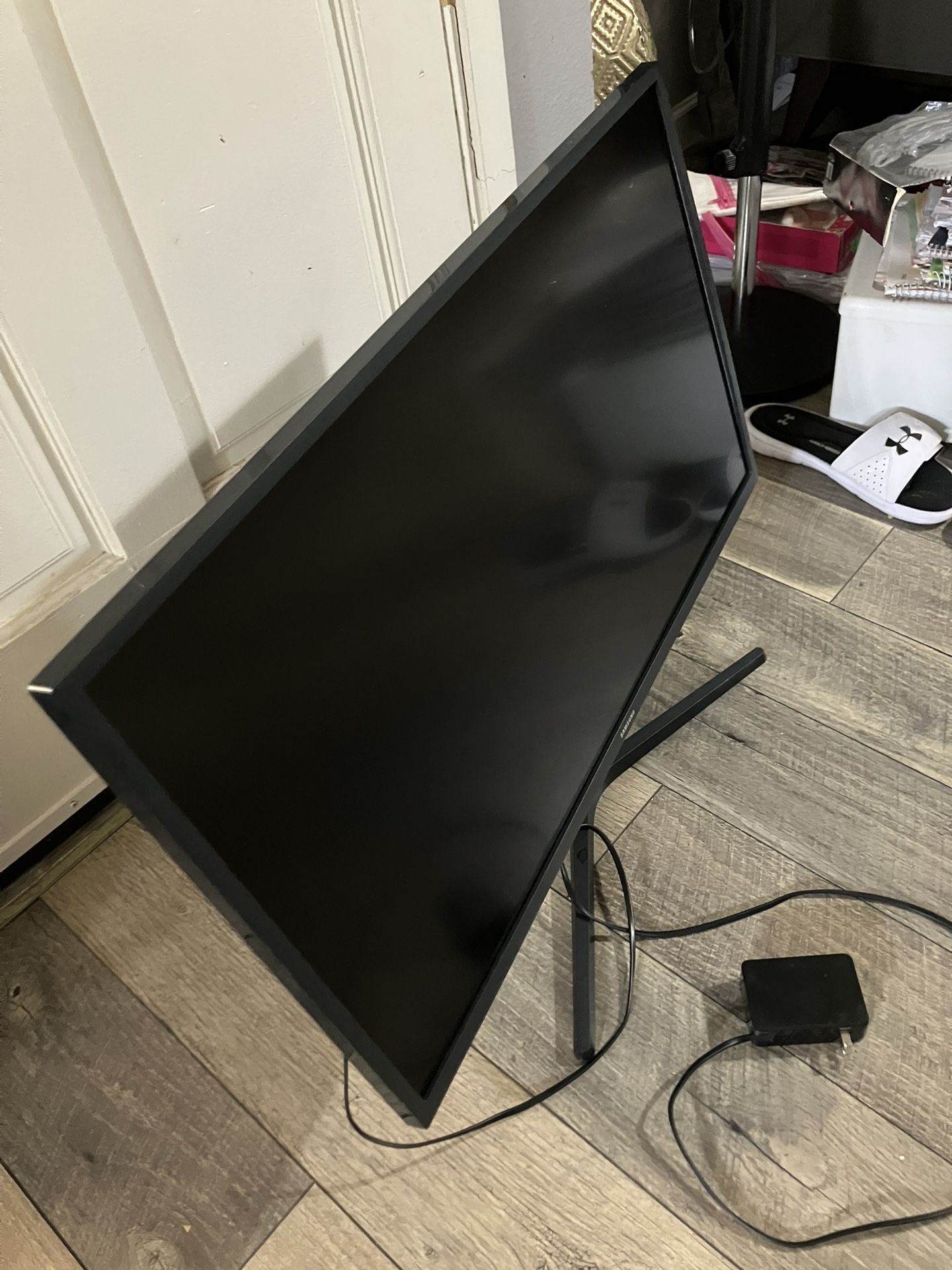 Samsung UJ59 32-inch 3840x2160P 4K UHD Built in Speaker . Borderless IPS LCD ViewFinity Gaming Monitor