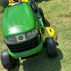 John Deere Riding Lawnmower 