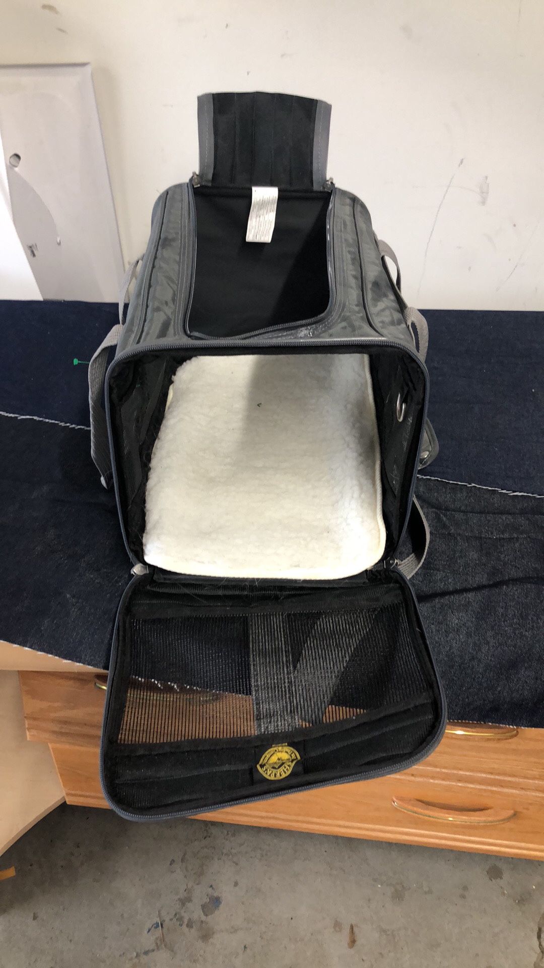 17x10x11 Cat carrier