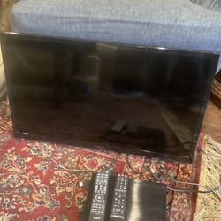 Insignia 32 Inch TV with built in DVD Player