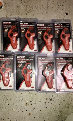 RIDGID 1-1/4 in. AND 1-1/2 in. PTEC 3000 Versatile Thin Wall PE, PP, PVC Plastic Tubing Cutter - Cuts, Cleans, Deburrs & Bevels