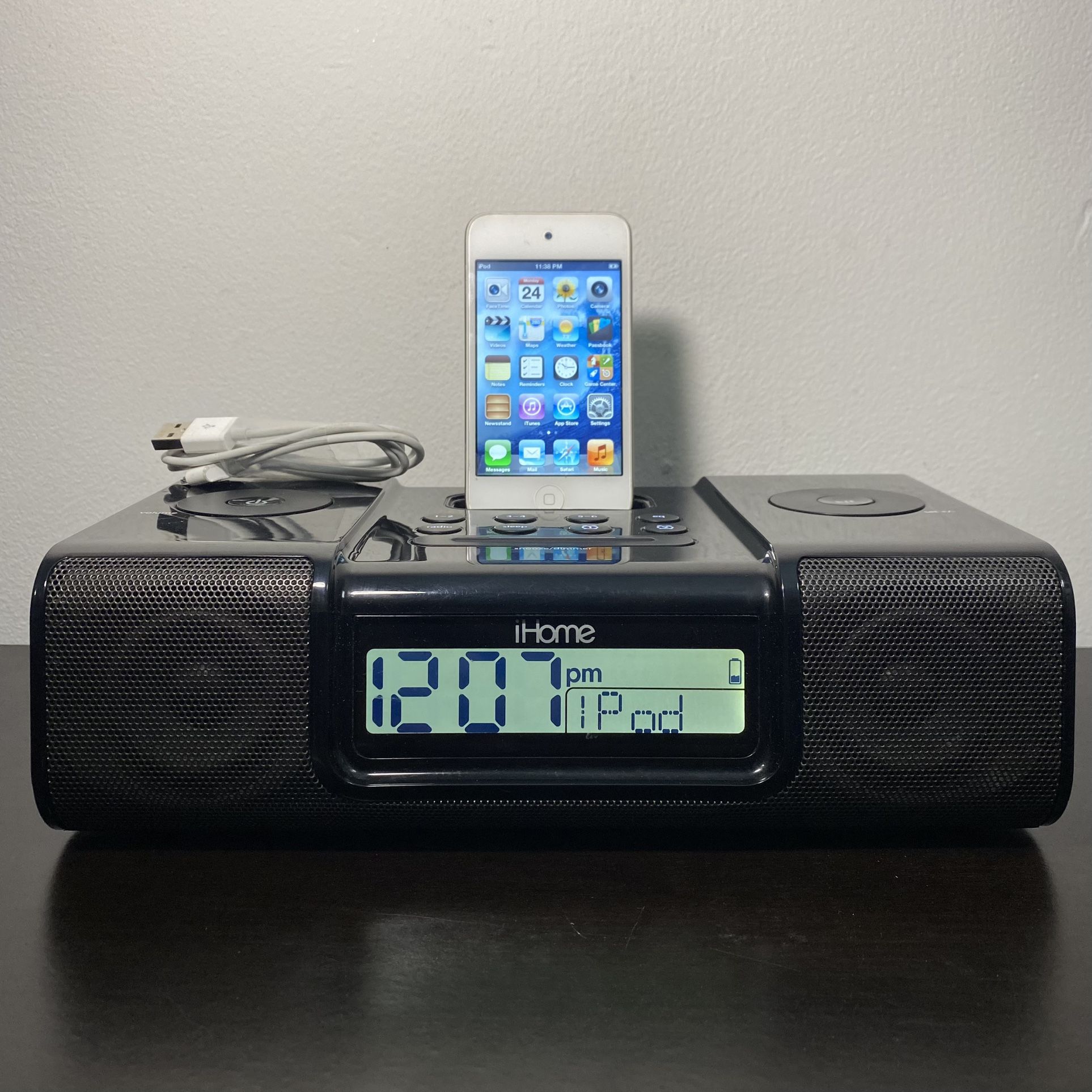 iPod Touch 4th Gen 8GB + iHome Dock