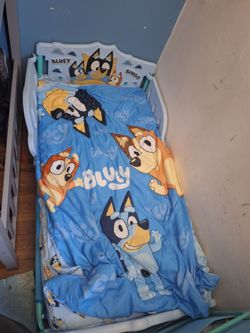 Bluey toddler bed w legs and mattress