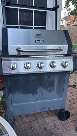 Outdoor dynamic.Glo grill with propane tank 2/3 full