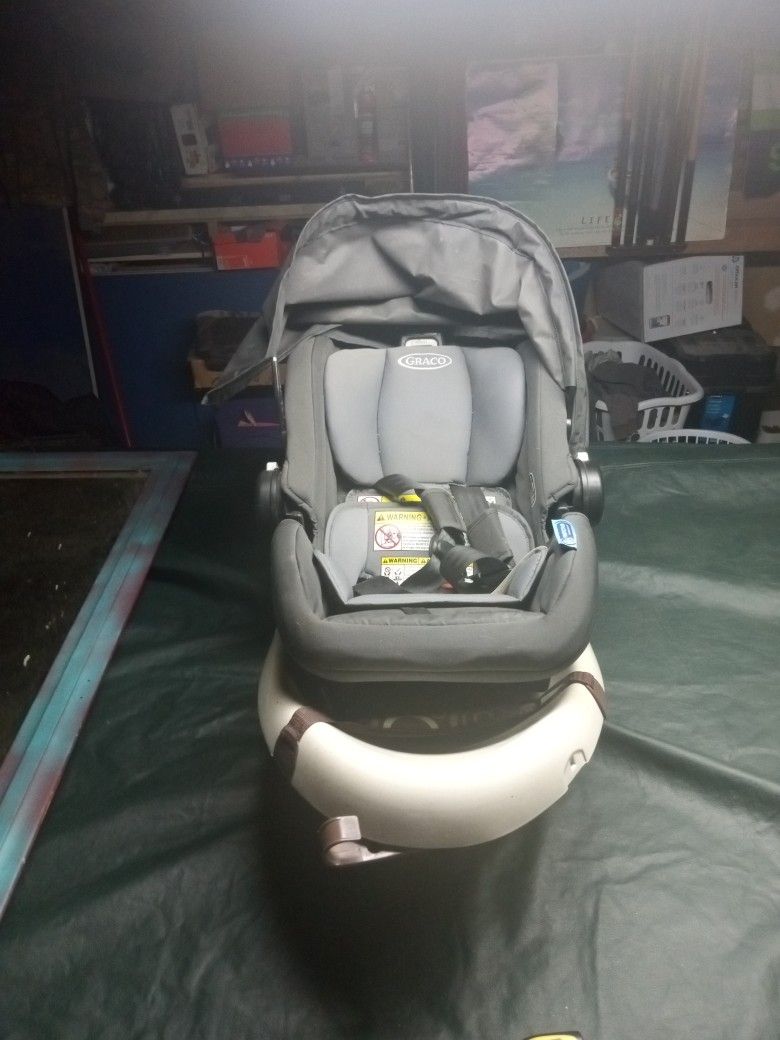 Graco Baby Car Seat. 