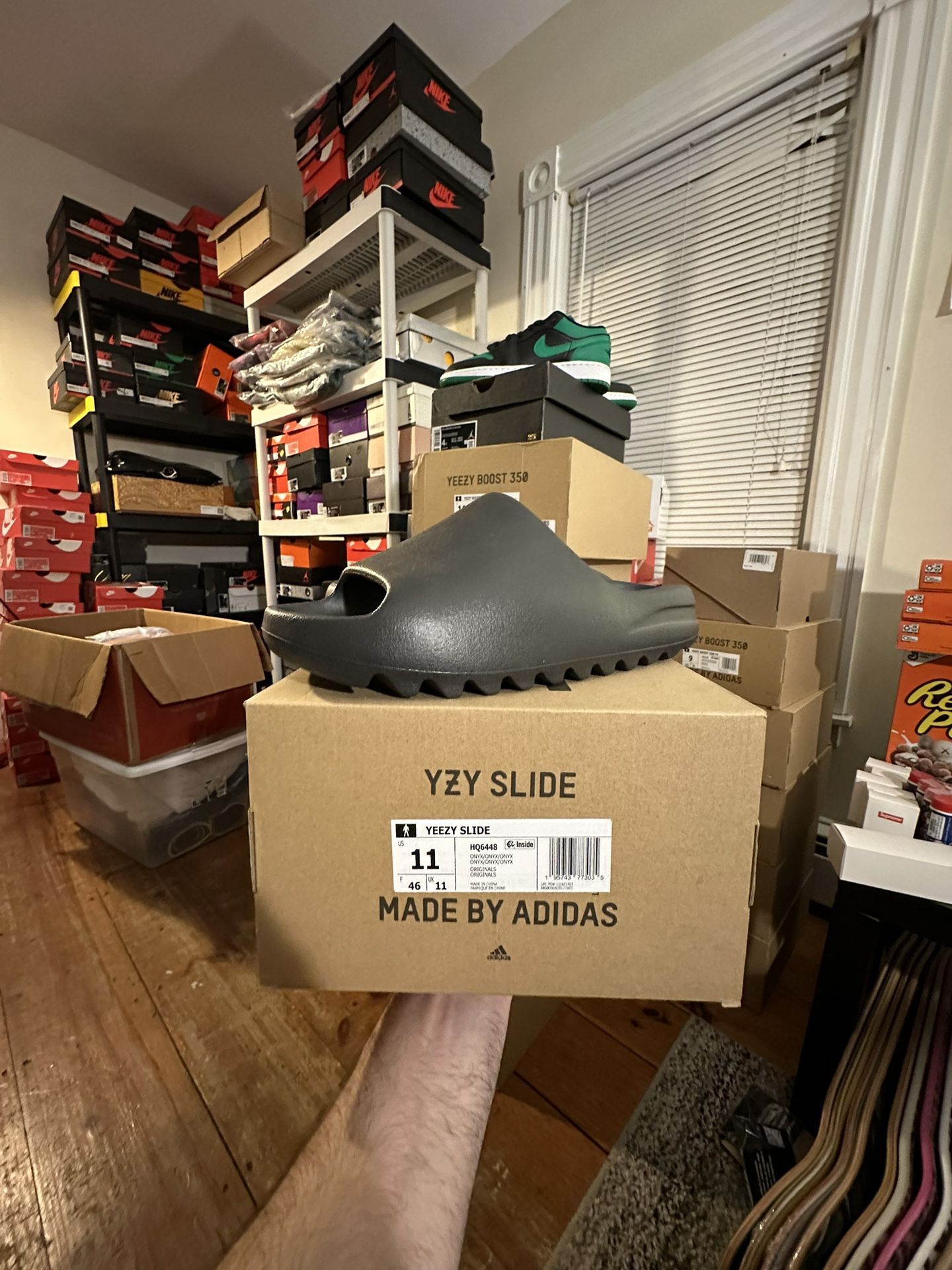 Adidas x Yeezy Slide “Onyx”  Brand New! Size: 11