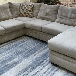 Rooms To Go Tan 2pc Sectional w/chaise