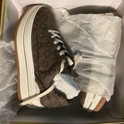Women’s Size 10- Michael Kors