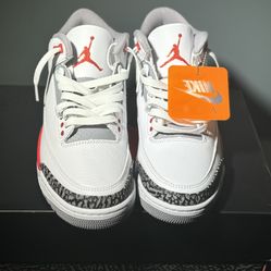 AIR JORDAN 3 RETRO (FIRE RED) 2022 Size 8. 