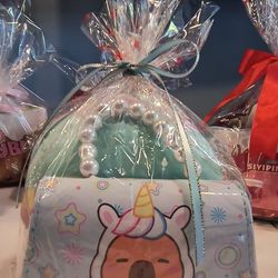 Capibara. Stich, Squismallow 