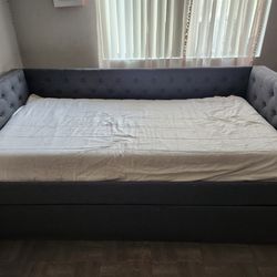 Day bed with trundle