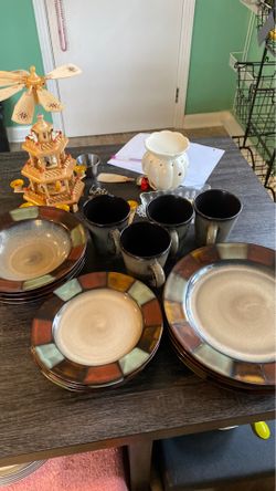 16 piece Dinner sets by MIKASA