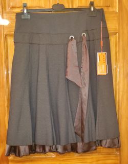 New VZXM fasion design skirt Gray with brown lining Waist 16" Hip up to 20" Length 26" Imported