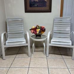 White Outdoor Straps Patio Set With Table 