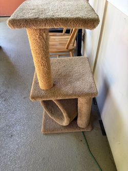 Hardwood cat tree
