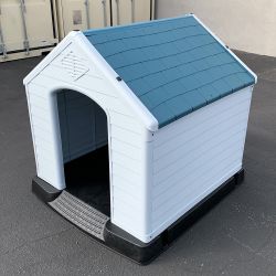 $150 (New) Plastic dog house x-large size pet indoor outdoor all weather shelter cage kennel 42x42x45” 