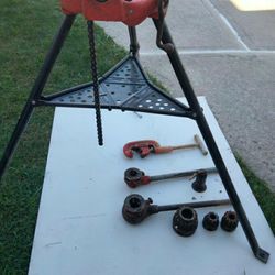 Ridgid Tristand Pipe Stand And Threaded 