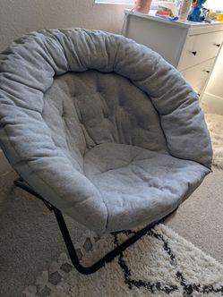 Oversized upholstered folding chair