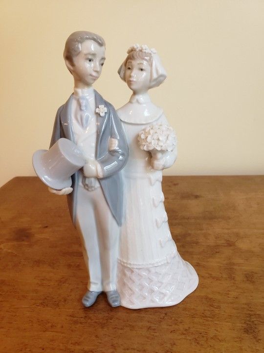 Lladro #4808 - Wedding Bride & Groom - Vintage Porcelain Figurine 