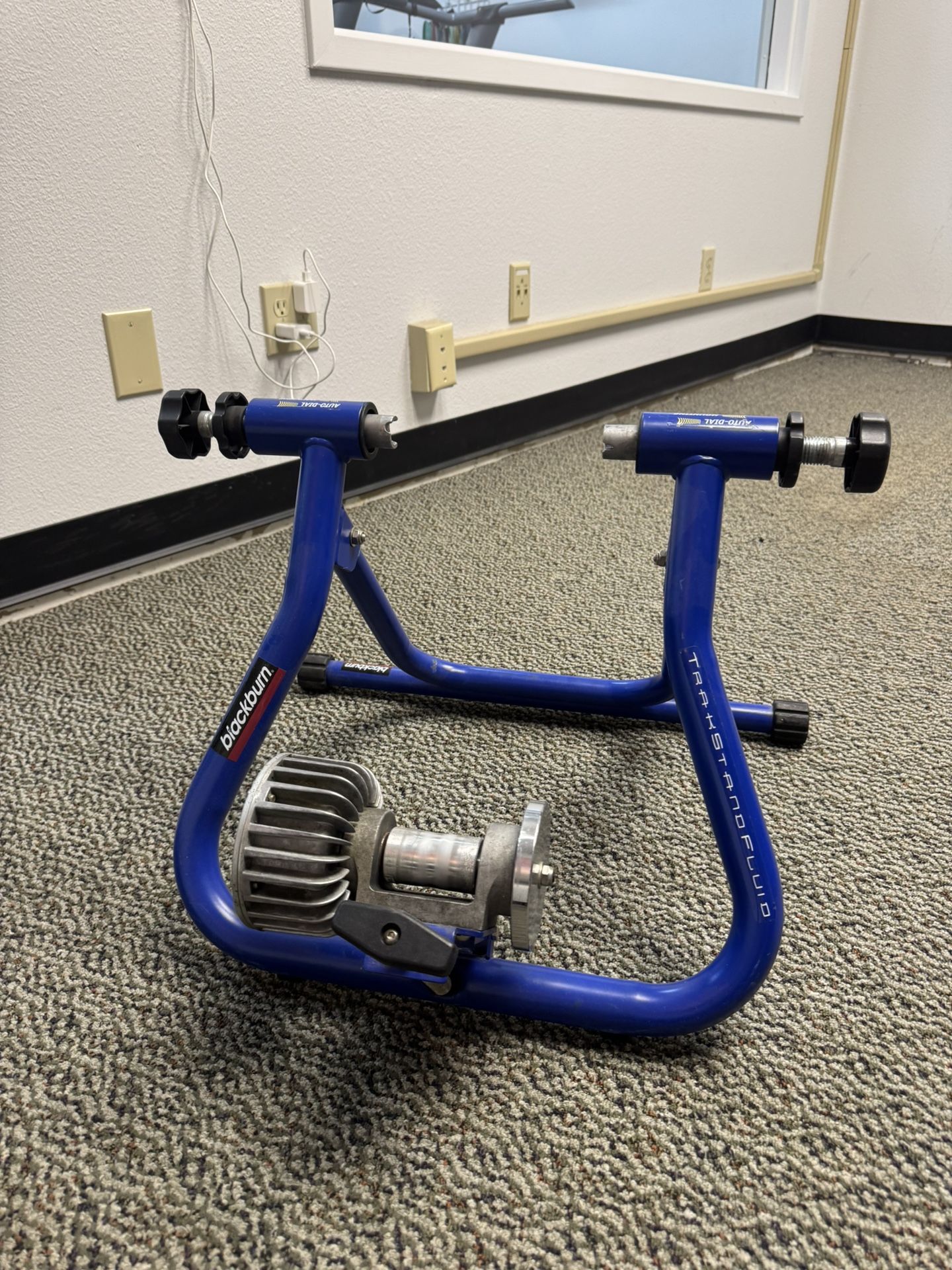 Blackburn TrakStand Fluid Bike Trainer – Smooth, Quiet Indoor Cycling Trainer